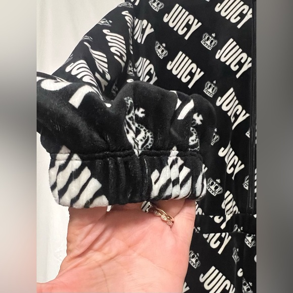 NWOT Y2K Juicy Couture Velour Logo Jumpsuit Onesie Cozy Warm Fall Loungewear - Picture 3 of 10